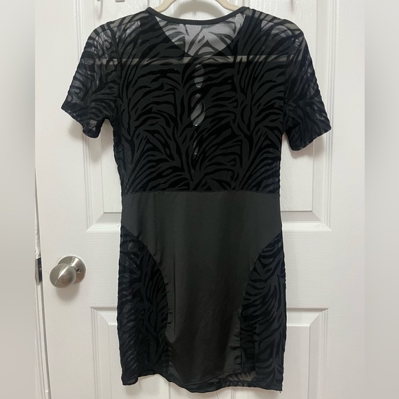 Poster Girl Dress - Picture 2 of 2